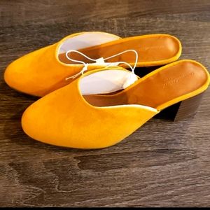 Universal Thread Mustard/Golden Wide Width Kitten Mule Sandals